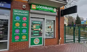 Fasada lombardu "LOOMBARD" z zielonymi banerami informującymi o skupie i sprzedaży.
