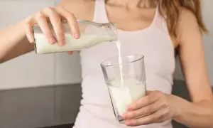 Ile kosztuje litr mleka w skupie? Ceny, które zaskakują rolników