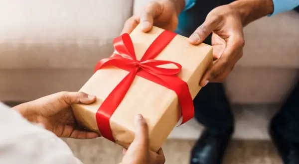 Co oznacza prezent od faceta? Zrozumienie jego uczuć i intencji