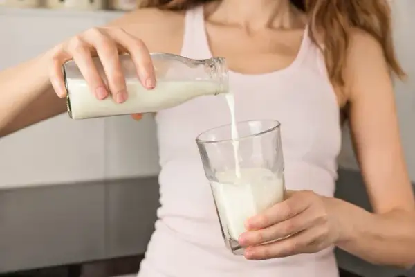 Ile kosztuje litr mleka w skupie? Ceny, które zaskakują rolników